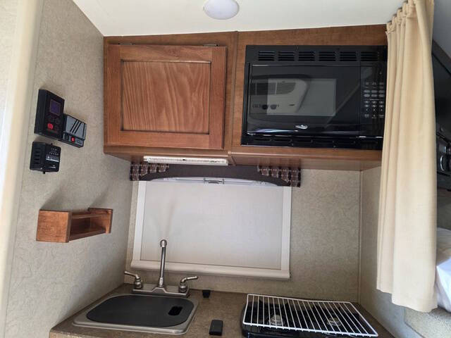 2016 Lance Truck Camper Short Bed