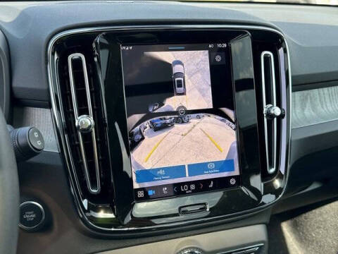 2025 Volvo XC40 B5 Ultra Bright Theme