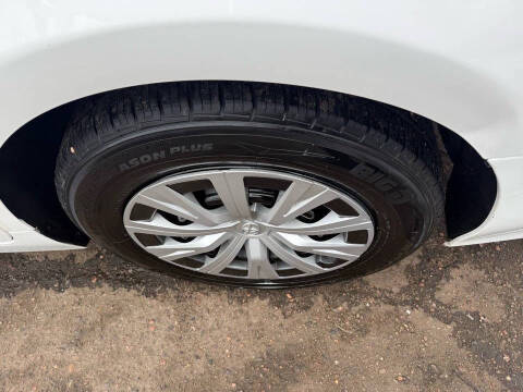 2019 Toyota Camry Hybrid LE