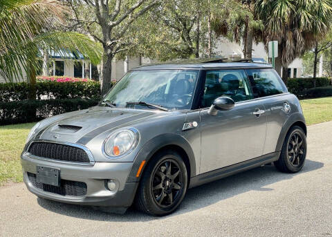 2010 MINI Cooper for sale at VE Auto Gallery LLC in Lake Park FL