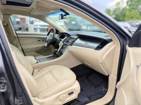 2017 Ford Taurus SEL