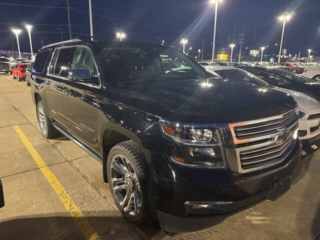 2020 Chevrolet Suburban Premier photo 2