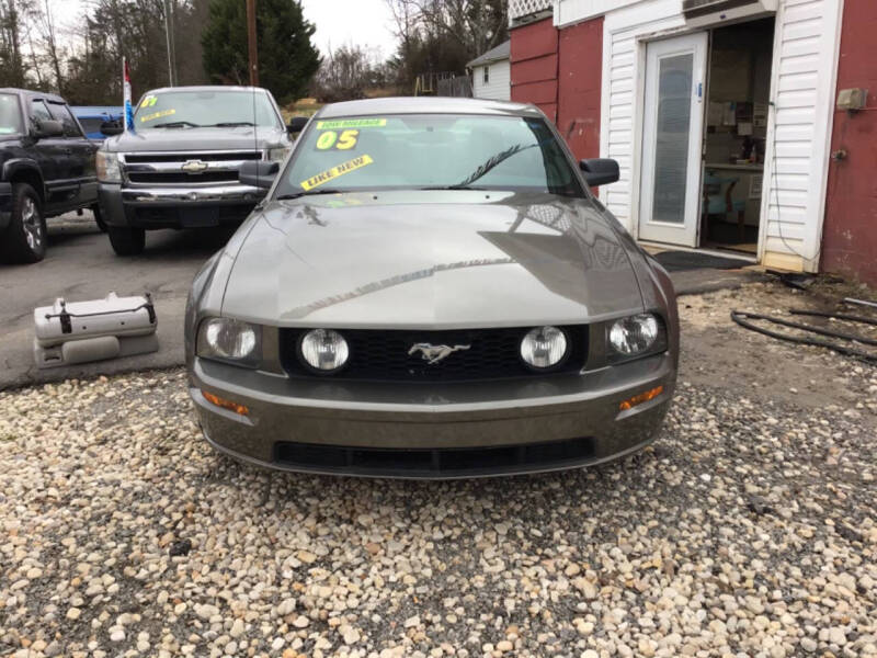 2005 Ford Mustang GT Deluxe's photo