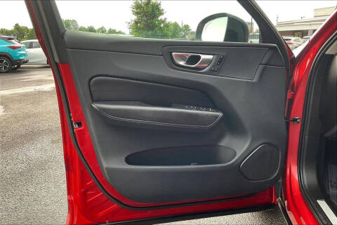 2023 Volvo XC60 B5 Plus Dark Theme