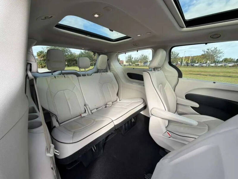 2017 Chrysler Pacifica Hybrid Platinum