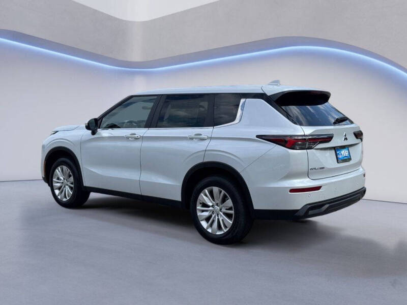 2025 Mitsubishi Outlander ES