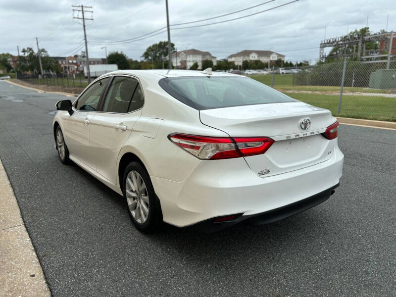 2019 Toyota Camry LE photo 11