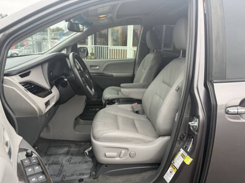 2015 Toyota Sienna XLE Premium 8-Passenger