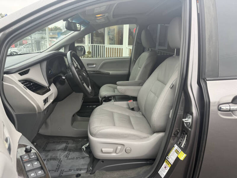 2015 Toyota Sienna XLE Premium 8-Passenger