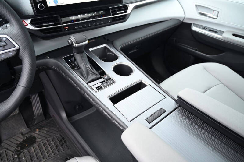 2025 Toyota Sienna XLE 8-Passenger