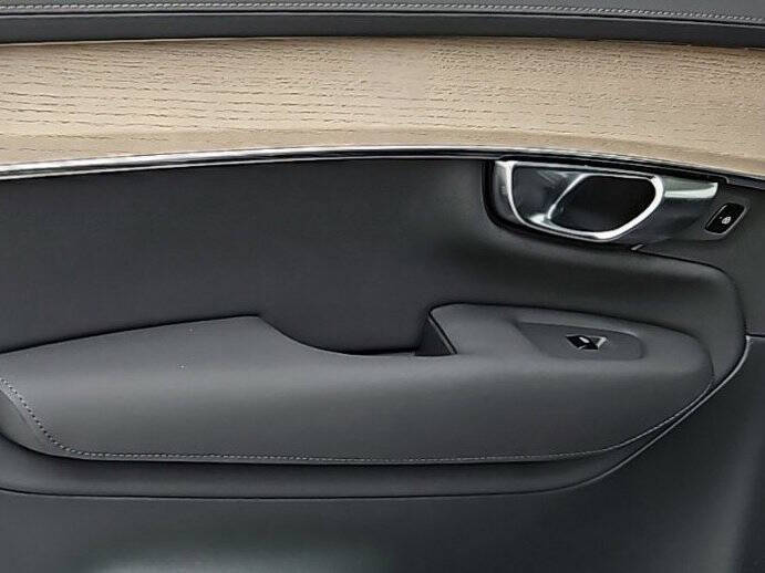 2025 Volvo XC90 B6 Plus Bright Theme 7P