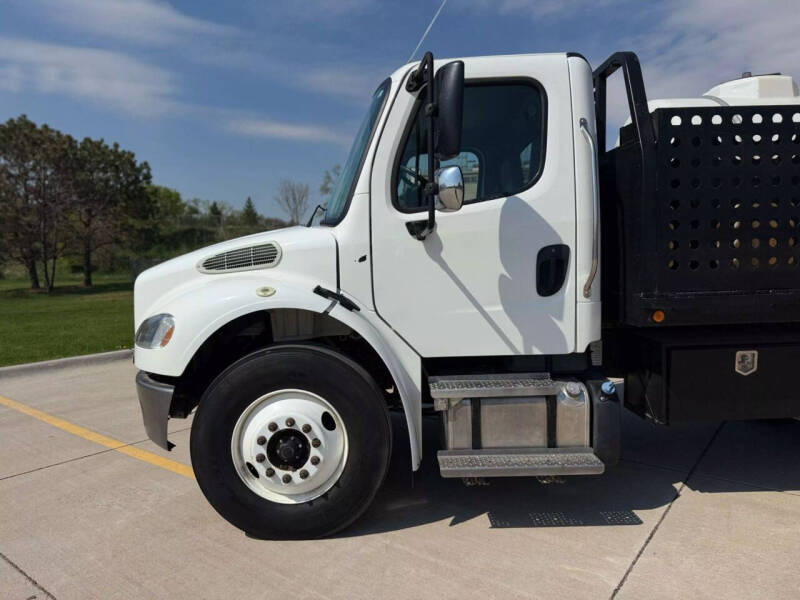 2019 Freightliner M2 106