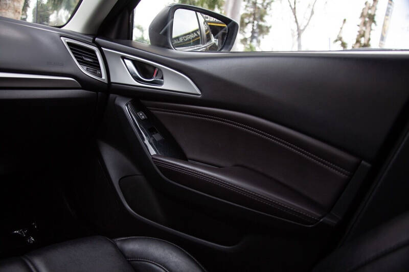 2018 Mazda MAZDA3 Touring