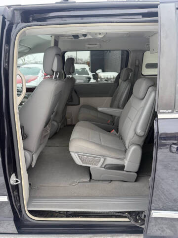 2010 Chrysler Town and Country Touring