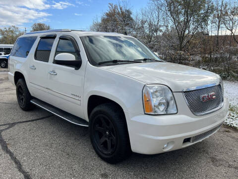 2014 GMC Yukon XL for sale at Greystone Auto Group in Grand Rapids MI