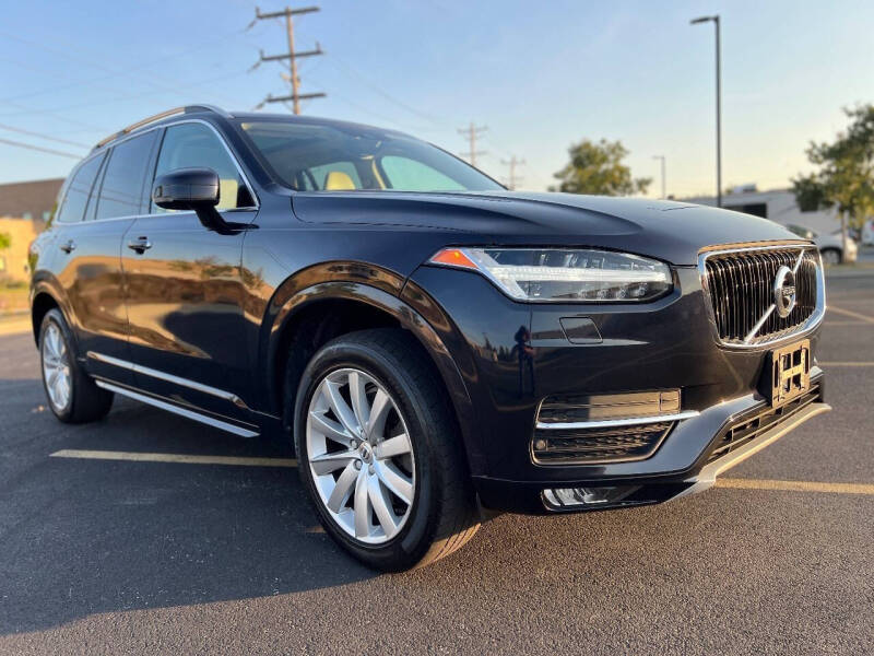 2016 Volvo XC90 T6 Momentum