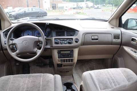2002 Toyota Sienna LE