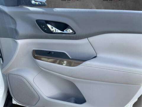 2017 GMC Acadia SLE-2