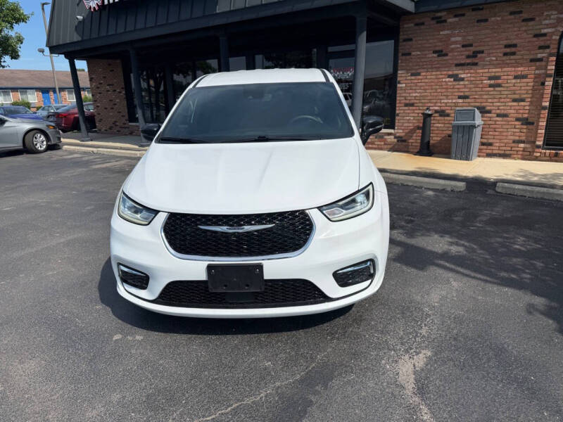 2025 Chrysler Pacifica Select
