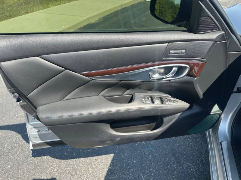 2015 Infiniti Q70 3.7