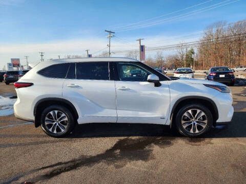 2022 Toyota Highlander Hybrid XLE