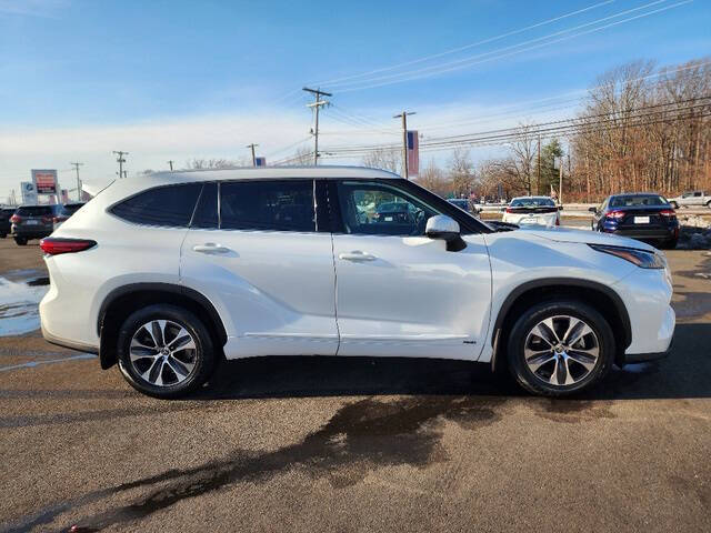 2022 Toyota Highlander Hybrid XLE