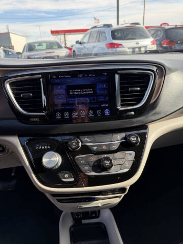 2017 Chrysler Pacifica Touring-L Plus