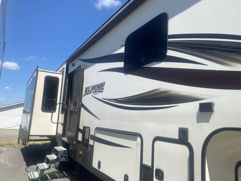 2016 Keystone RV Alpine 3535RE
