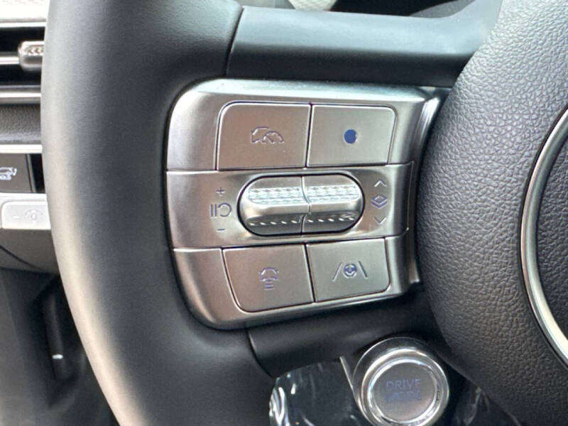 2025 Genesis GV60 Standard