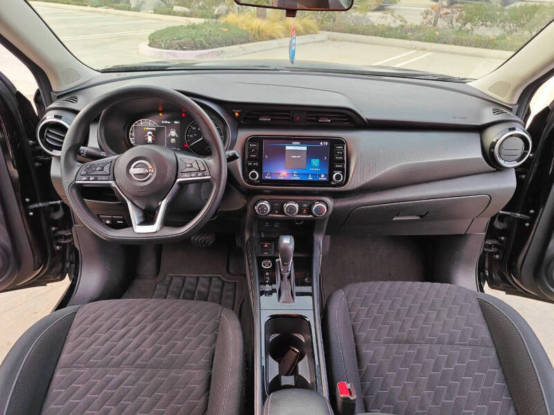 2023 Nissan Kicks SV