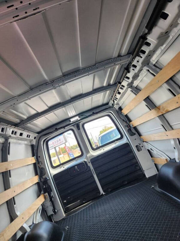 2022 Chevrolet Express 2500