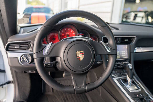2014 Porsche 911 16