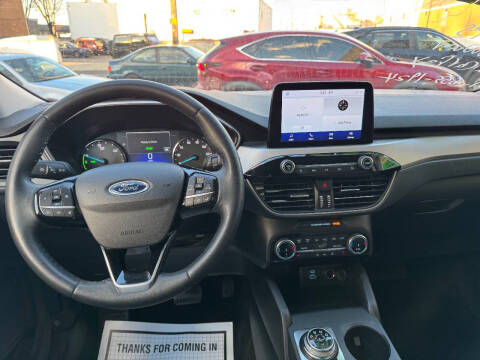 2022 Ford Escape Hybrid SE