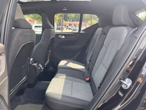 2025 Volvo XC40 B5 Core Bright Theme