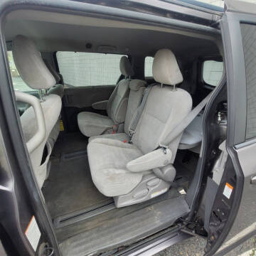 2015 Toyota Sienna LE 8-Passenger