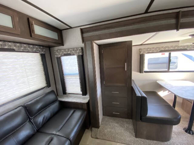 2020 Coleman Coleman Light 2515RL