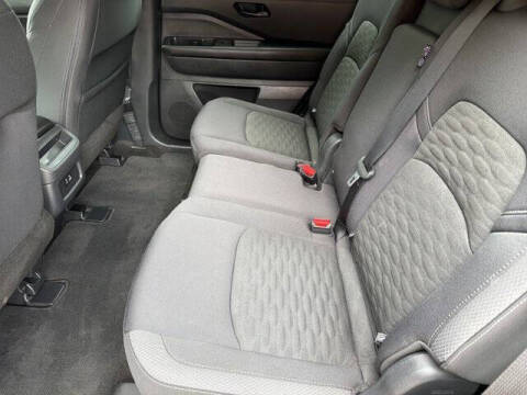 2025 Nissan Pathfinder S