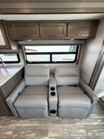 2022 Thor Motor Coach Hurricane 29M