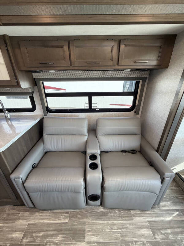 2022 Thor Motor Coach Hurricane 29M