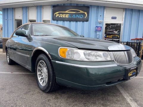 2000 Lincoln Town Car for sale at Freeland LLC in Waukesha WI