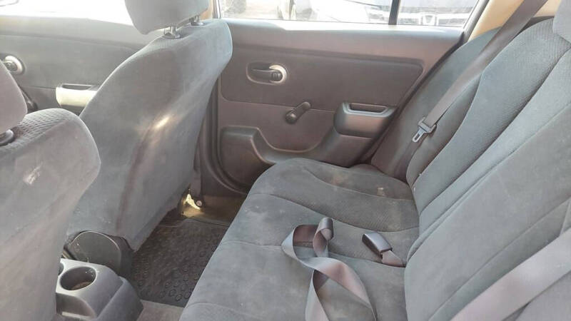 2011 Nissan Versa 1.8 S