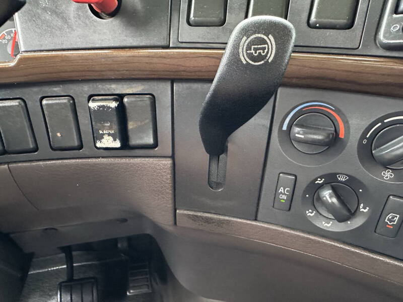 2016 Volvo VNL
