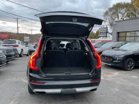 2016 Volvo XC90 T6 Momentum