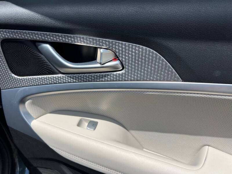 2023 Genesis G70
