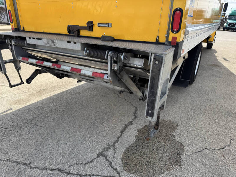 2019 Freightliner M2 106