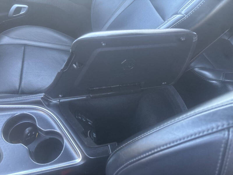 2016 Dodge Challenger SXT Plus