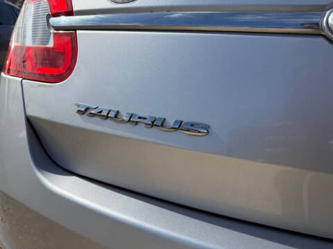 2012 Ford Taurus SE