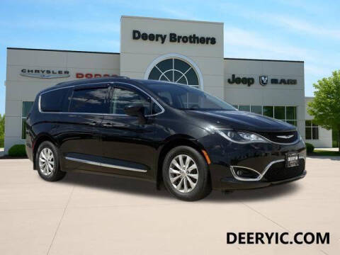 2017 Chrysler Pacifica Touring-L Photo