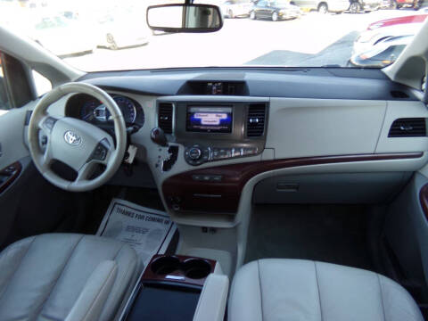 2011 Toyota Sienna XLE 7-Passenger Auto Access Seat