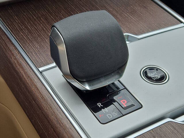 2025 Land Rover Range Rover P400 SE LWB